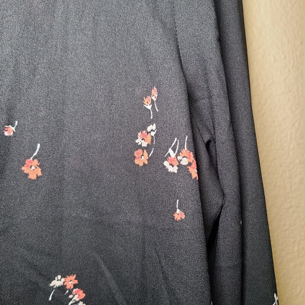 Liz Claiborne Women’s Size Medium Black Sheer V-Neck Tie Sleeve Floral Blouse - Picture 8 of 9